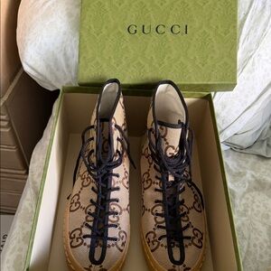 Gucci Women's Beige and Brown Sneakers
